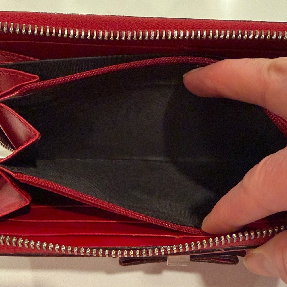 🌹Gucci Microguccissima Red Embossed Signature Zip Wallet with Gold-Tone Accent - Picture 9 of 12